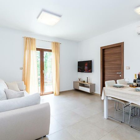 Apartments Gioia Пореч Екстер'єр фото