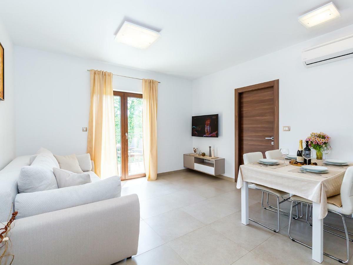 Apartments Gioia Пореч Екстер'єр фото
